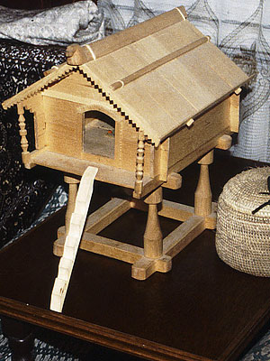 Деревянная модель дома